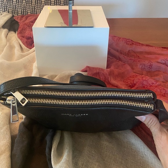 Marc Jacobs Black Pebbled Leather Crossbody Bag - Picture 6 of 11